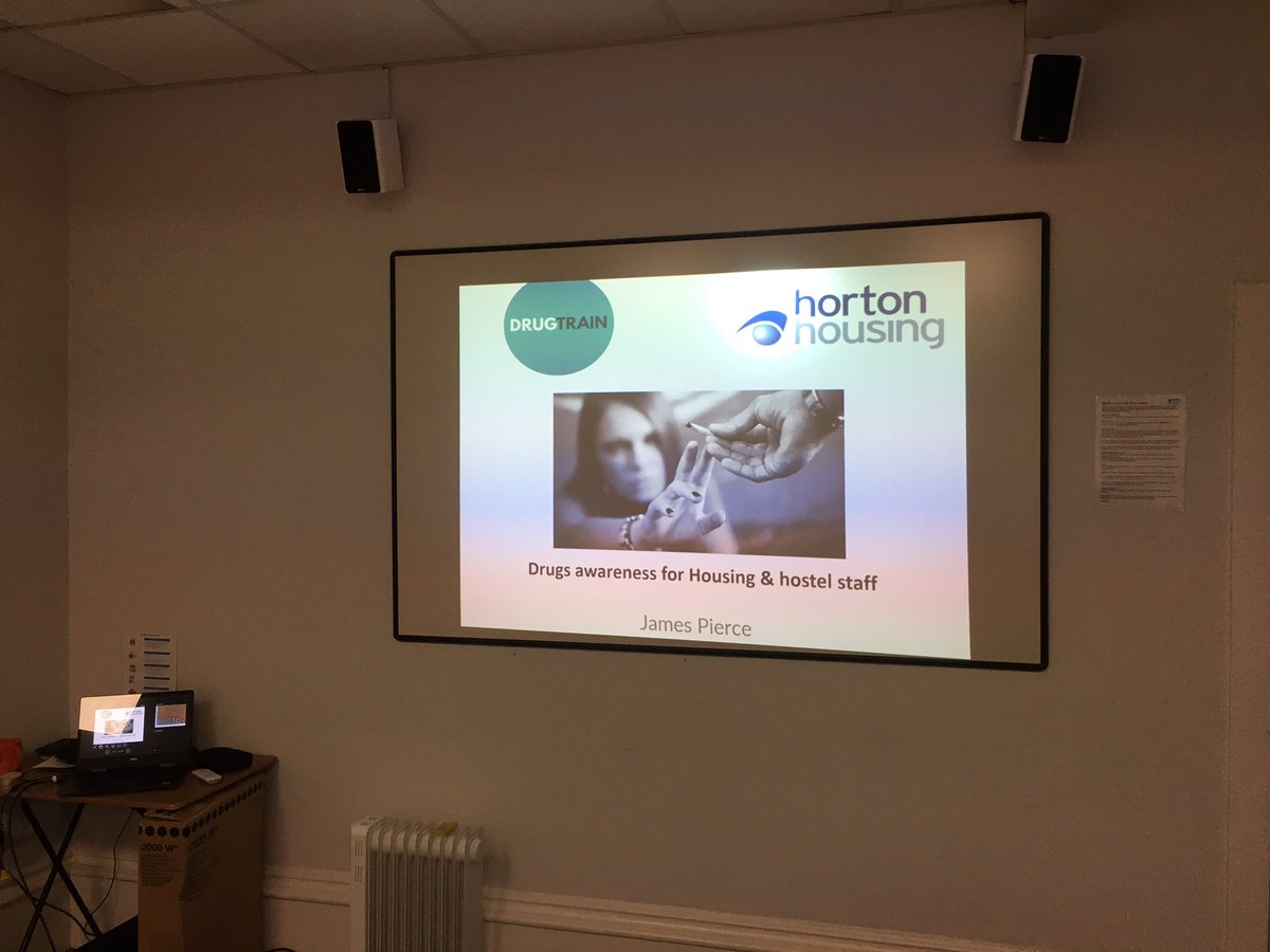Drugtrain1's tweet image. Back @HortonHousing with a wonderful group of housing &amp;amp; hostel workers. Loads crammed into today’s session including safer injecting, benzodiazepines, heroin &amp;amp; other opioids, reducing overdose risk , alcohol use, stimulants &amp;amp; much more!