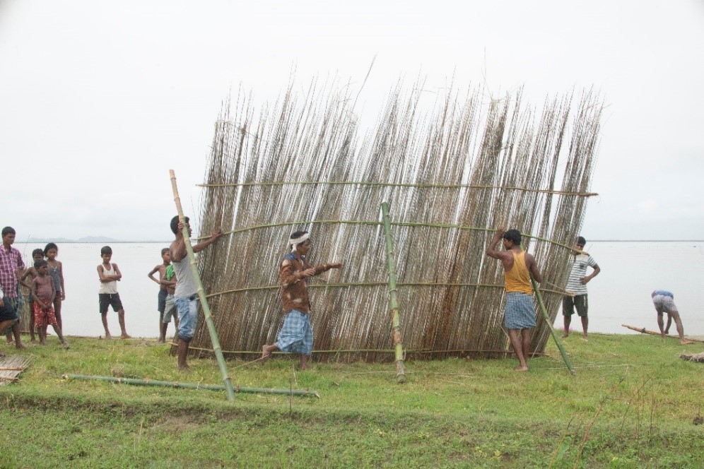 emanufanti's tweet photo. photostories to deconstruct boundaries and build bridges across different attachments to the #Brahmaputra the river of hope and sorrow.
Check the post by @aru_91 on the photo exhibition launched by the project @dupc_brb with @ihedelft and @dupc2 support
https://t.co/QEtnFjJCRt https://t.co/JNr4TXU2kK
