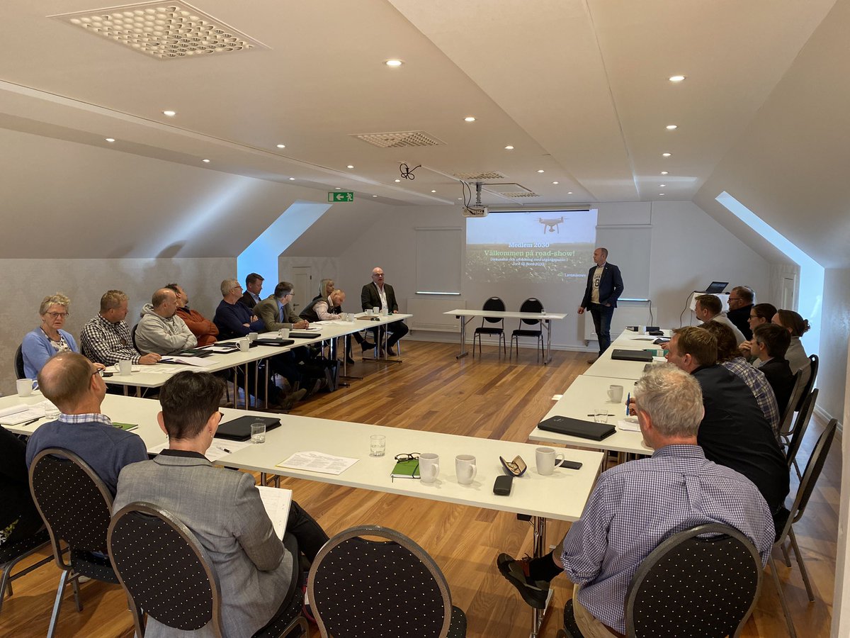 Medlemsmöte på Lyngby gård utanför Kristianstad. Delar av Lantmännens koncernstyrelsen träffar distriktsstyrelser för att diskutera olika ägarfrågor. Spänstiga diskussioner med fokus på ökad konkurrenskraft för medlemmarna.