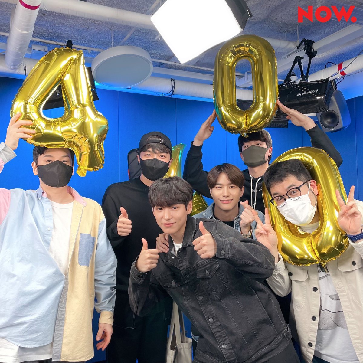 npop_zip's tweet photo. #적재 의 #야간작업실 400회🎉 우리 가족 #암호준 그리고 #빅톤 #승식 #찬 이랑 #야간합주실 열었습니다. 좋은 날 좋은 음악 좋은 사람 좋은 건 다 모였던 오늘🤍 야작실 아껴주시는 모든 분들 고맙습니다. 진짜진짜!! #NOW온에어 https://t.co/c1zqbQzNQC
