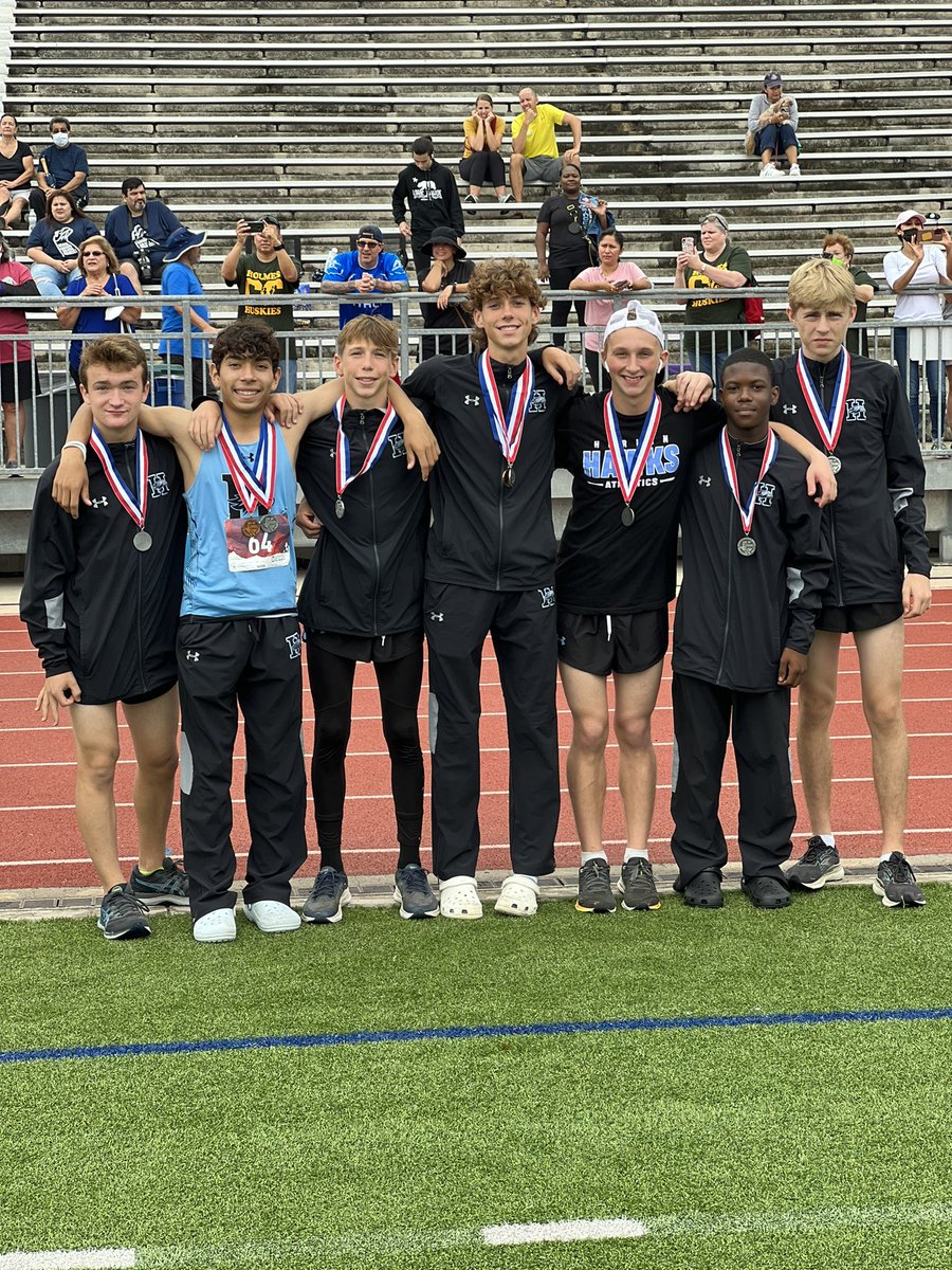 NISDHarlanXC's tweet photo. District 29 6A 

Varsity boys—2nd 🥈 
Varsity girls- 3rd 🥉 
Jv Boys- 1st 🥇 

We are so proud of all of our Hawks and their hard work and dedication. Both Varsity teams are headed to the Regional Meet. #HHTalonsup @NISDHarlan @NISD_Athletics https://t.co/Fh4aewhTfO