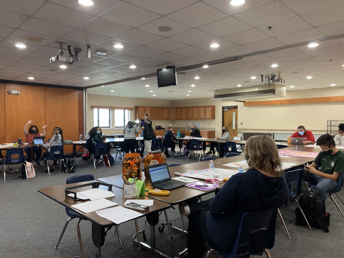 Lorraine_Mars's tweet photo. CTC Learning Lunch group works on Online Classes in Blended Way! We help each other learn real world math concepts.#FCPSCTC, #FCPSVanguard, #FrederickCTC https://t.co/LHosDTtGkr
