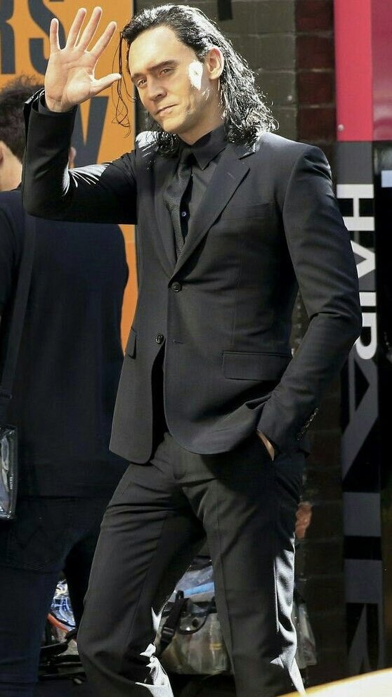 amanda_tom_fan's tweet photo. Black Suit Loki hits different...๐๐๐ค๐ก #100MostHandsomeMen2021 #lokilaufeyson #TomHiddleston #Ragnarok #hesnotevil #Lokiforever #Marvel https://t.co/7SXbzQLhOc