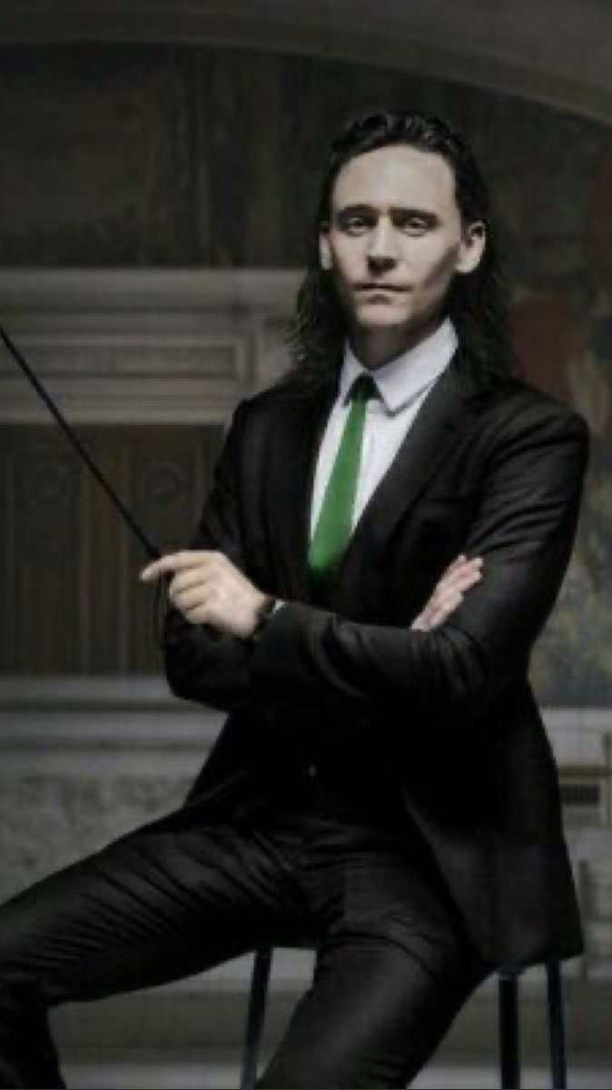 amanda_tom_fan's tweet photo. Black Suit Loki hits different...๐๐๐ค๐ก #100MostHandsomeMen2021 #lokilaufeyson #TomHiddleston #Ragnarok #hesnotevil #Lokiforever #Marvel https://t.co/7SXbzQLhOc