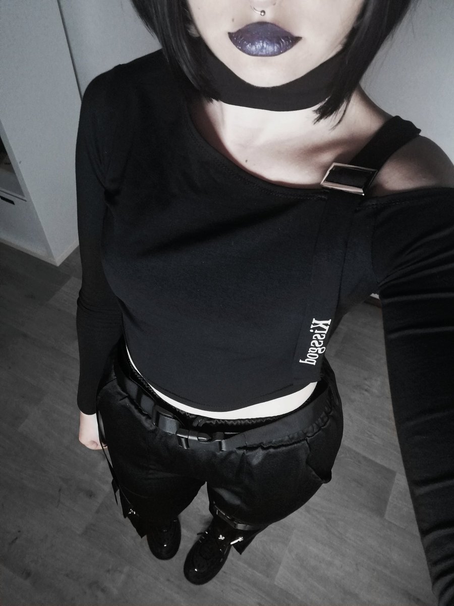 spookycutiebat's tweet photo. My first collab with @TechwearClub 🖤✨ https://t.co/C5VQ1PtZav