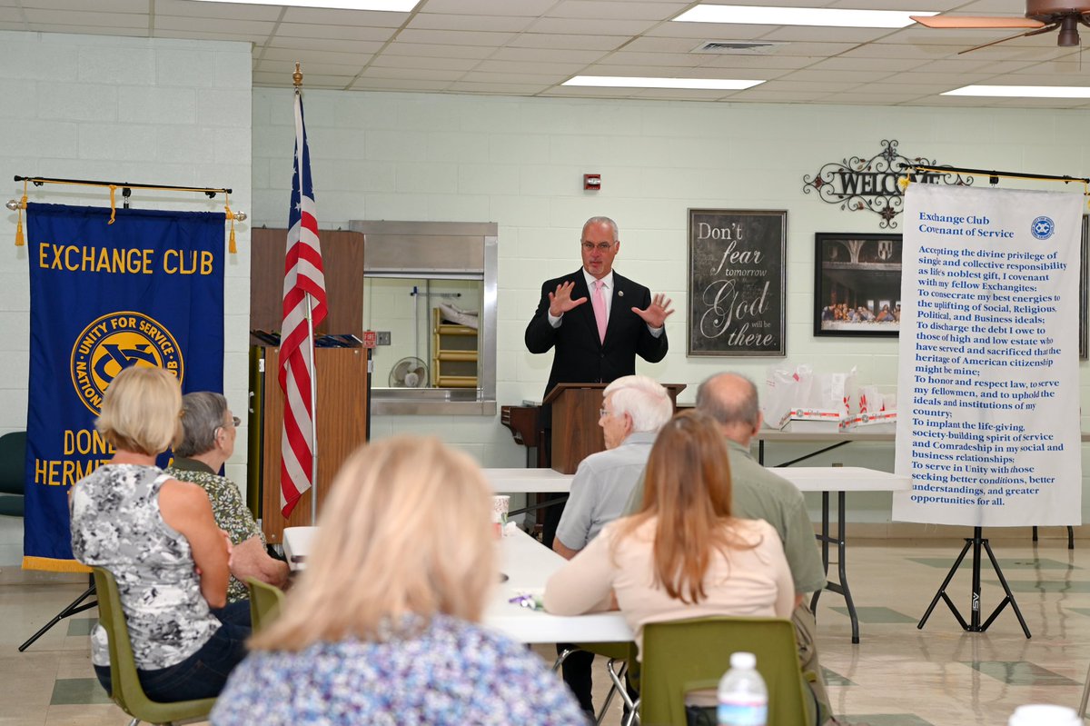DaronHall7's tweet image. Thank you to the Donelson-Hermitage Exchange Club for inviting me to speak about the work being done at the @NashSheriff Behavioral Care Center to #reducerecidivism by #decriminalizing #mentalhealth