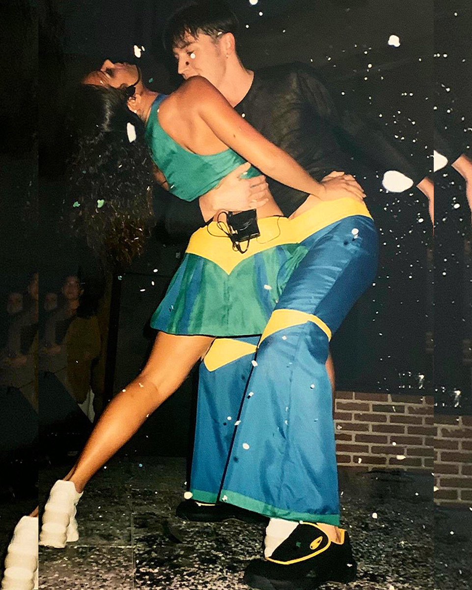 Had champagne for breakfast today to celebrate this Vengalicious Advengture, our partycrew and partypeople🥳 Cheers to you!! Good memories when we used to carry our confetti machine everywhere we went and our costumes were made of flag material🤣 Happy 24 years!!🌈😍🙌🏽
