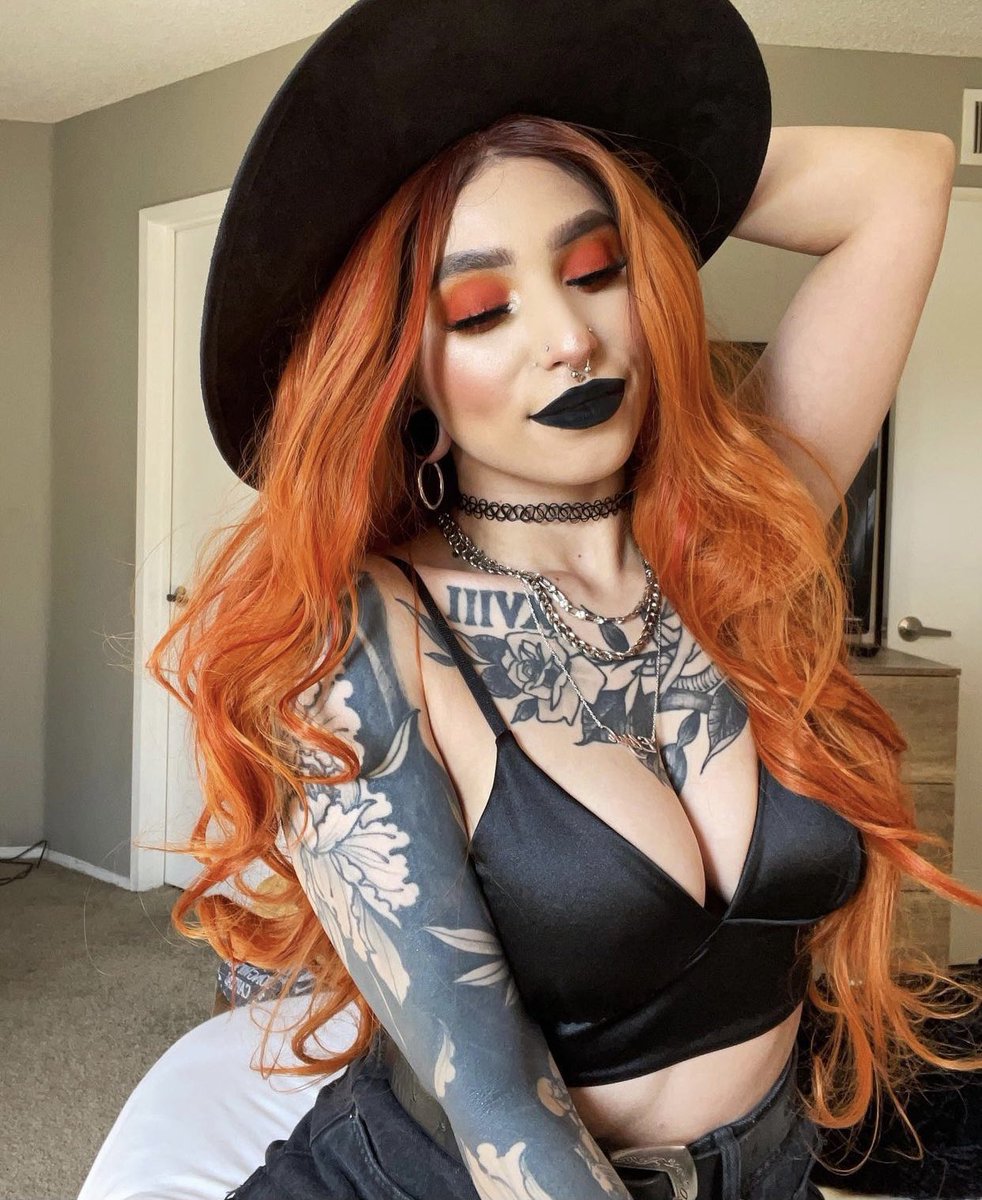 I’m that witch 🧡🖤