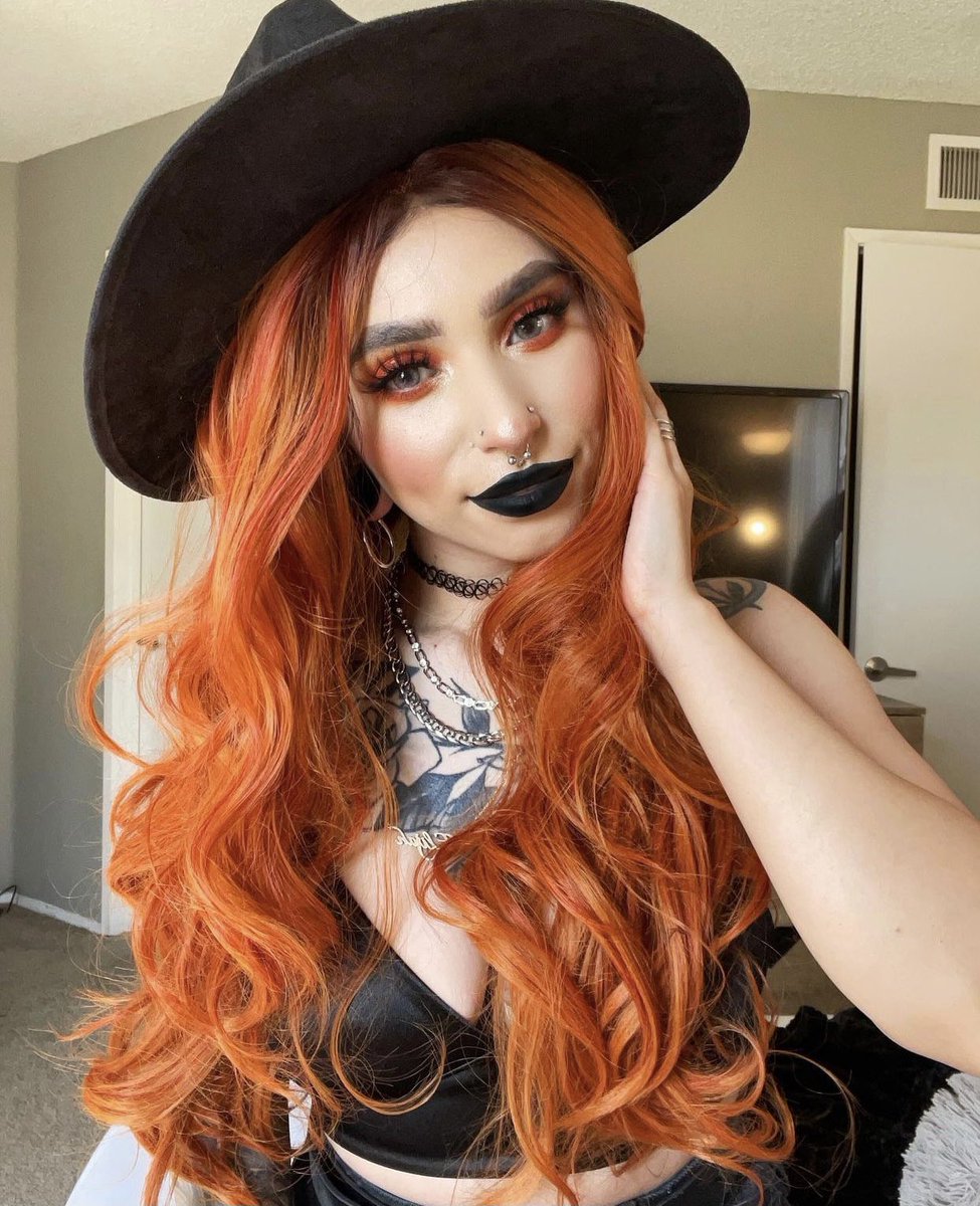 Perfxctlcve's tweet image. I’m that witch 🧡🖤