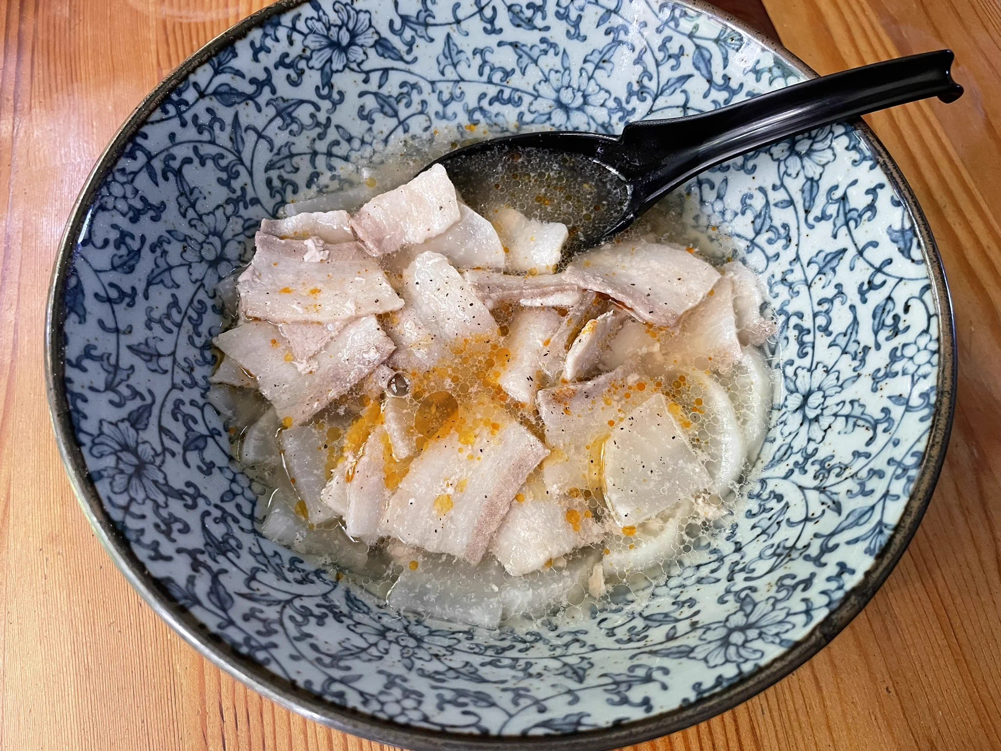 ゆかりさんの 豚バラ大根の中華スープ 作った！！！
まあ見るからに間違いないよね、と思って作ってみたら想像以上に旨い。🤤 思わず 母ちゃん！！！ って叫びたくなるほど沁みました。 レンジで7分っていう早さも最高！  リピ決定！！！  