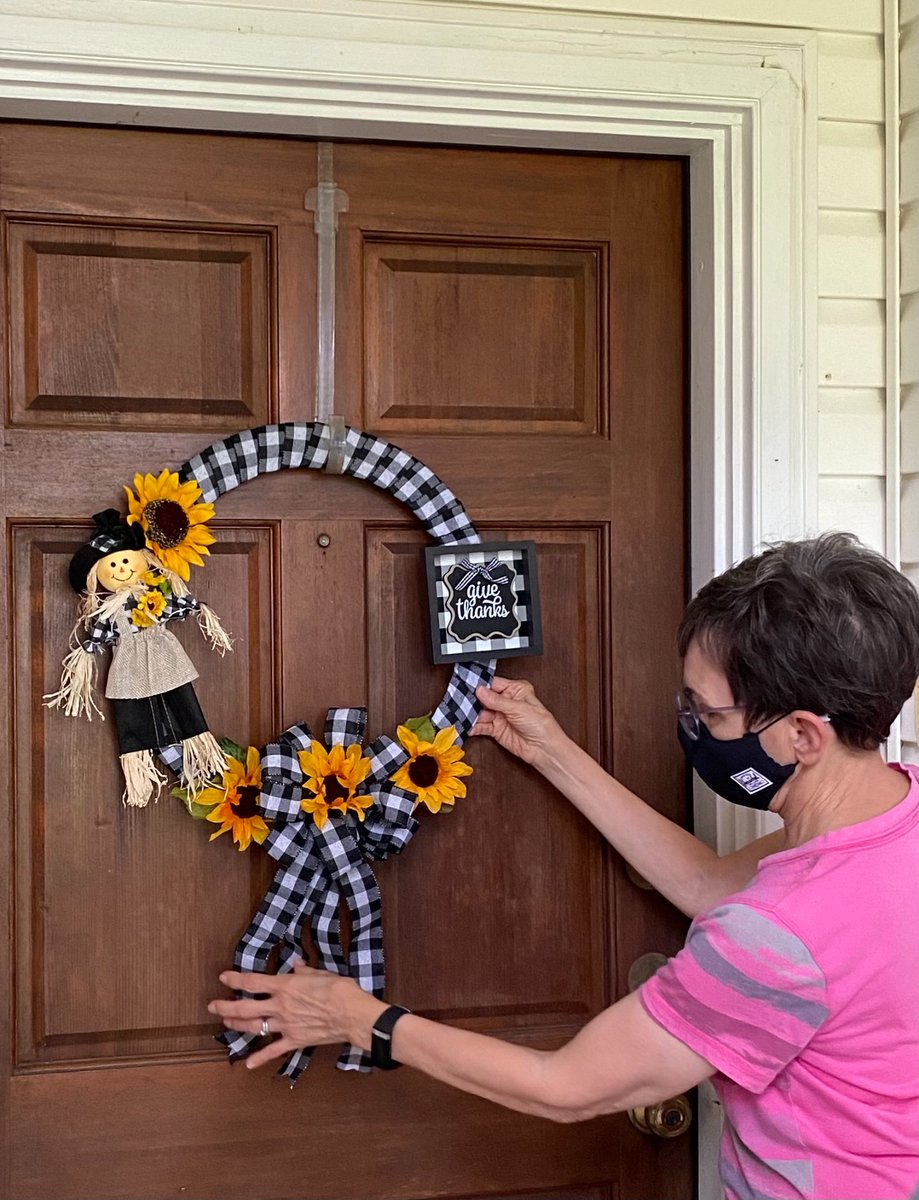 carecottages's tweet photo. New fall wreaths made by The @WoodlandsChurch senior group 🍂
#thewoodlandschurch #seniorgroup #unlimitedcarecottages https://t.co/nSRiueVTL8