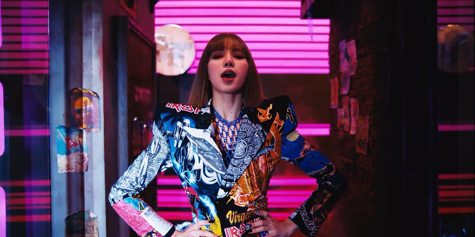Someone had seen that Lisa in "Lalisa" had the Aztec calendar and the Virgin of Guadalupe? They are both in Mexico! Have you noticed it?