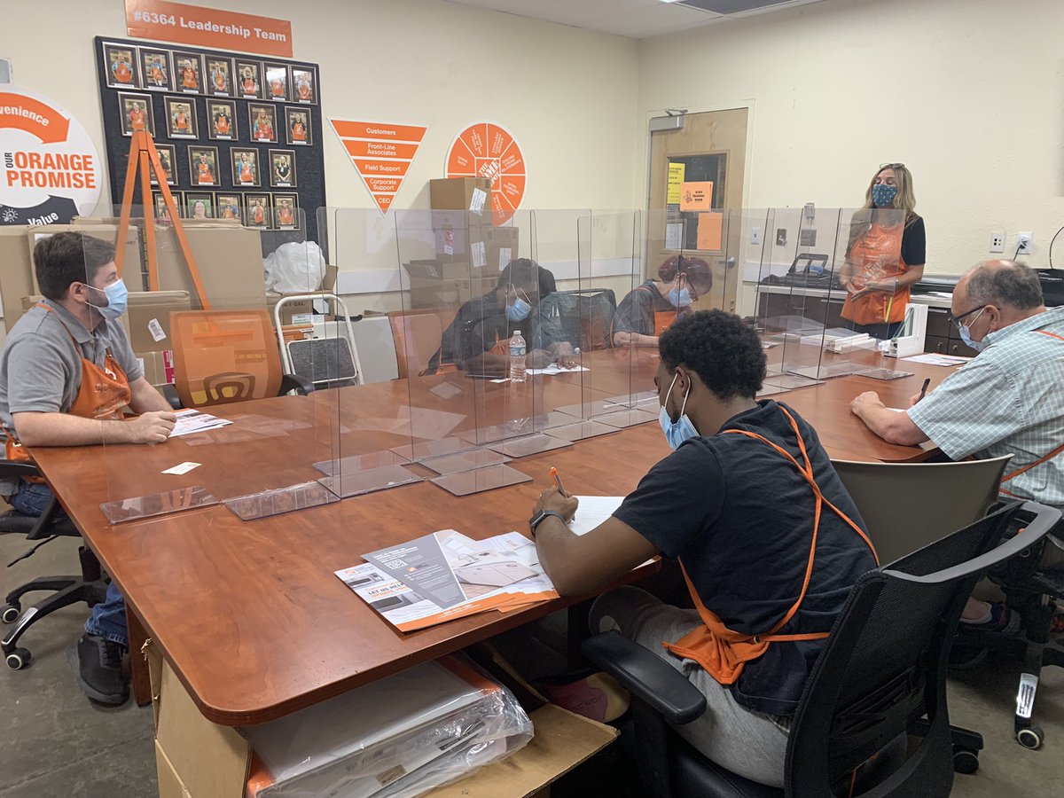 AndrewTHD's tweet image. Great HDIS “Blitz” PK over at 6364 w. St. Pete today with an amazing group of associates.  LEADS IN, WE WIN! @THDJake @twyaney @HomeDepot6364 @DGM_MarcialRod @THDRyanSilcott @SE_RSM_Aponte @curtlutzHDI @elisiatumHD @garydemarinis