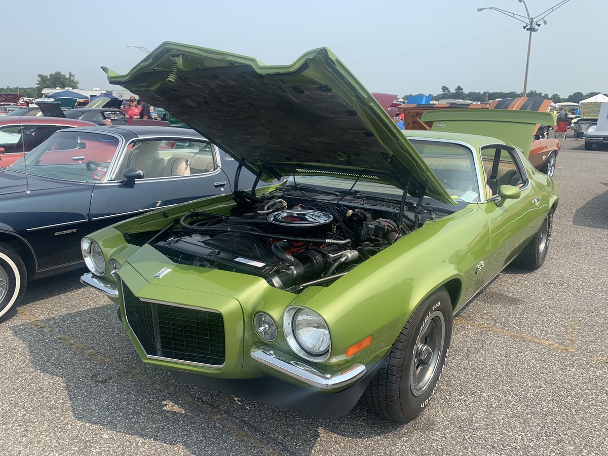 Budmotormouth's tweet image. Another beautiful Camaro from the @RaceMIR Chevy Show