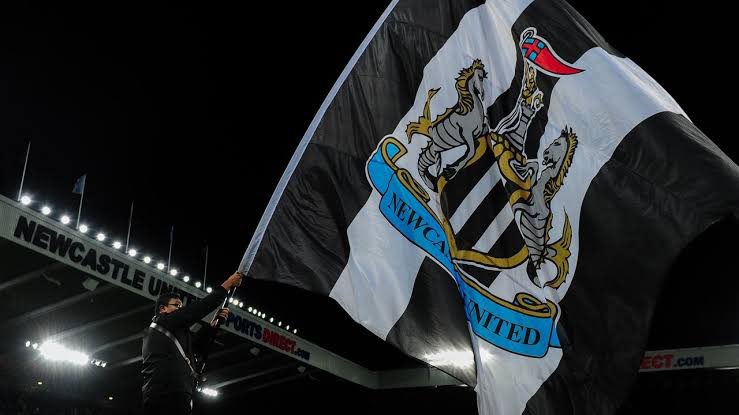Hace unos días, <a href="/NUFC/">Newcastle United</a> fue adquirido por un consorcio multimillonario cuyo presupuesto es 11 veces mayor al del dueño del Manchester City. 😲💸

¿Ha nacido un nuevo club-estado? ¿Quieres saber todos los detalles del caso? Te le contamos en este hilo👇

#Newcastle #HiloApuestaTotal