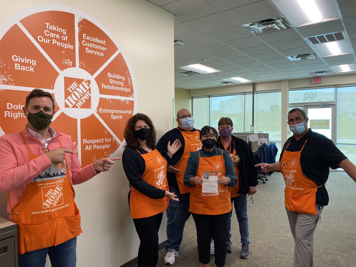 YoankyH's tweet image. Thank You to our VP @BacklinLisa and SDO @_ian_phelps for stopping by to engage and celebrate our associates at our San Antonio/ Pflugerville MDOs today. Great Job Art and Kip both buildings looked and felt great while Taking Care of Our Customers. @MarkQHolifield @StephSmithTHD