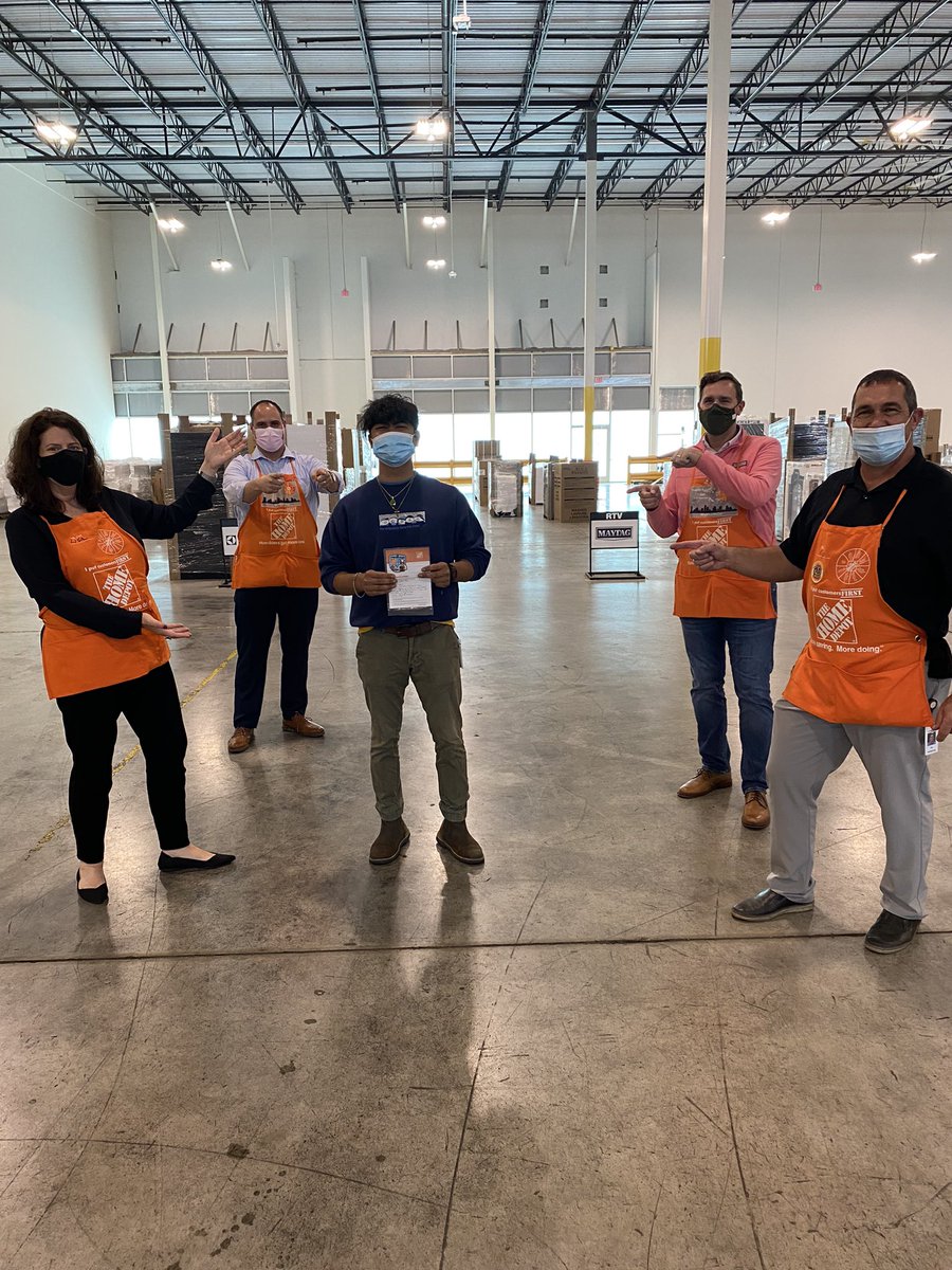 YoankyH's tweet image. Thank You to our VP @BacklinLisa and SDO @_ian_phelps for stopping by to engage and celebrate our associates at our San Antonio/ Pflugerville MDOs today. Great Job Art and Kip both buildings looked and felt great while Taking Care of Our Customers. @MarkQHolifield @StephSmithTHD
