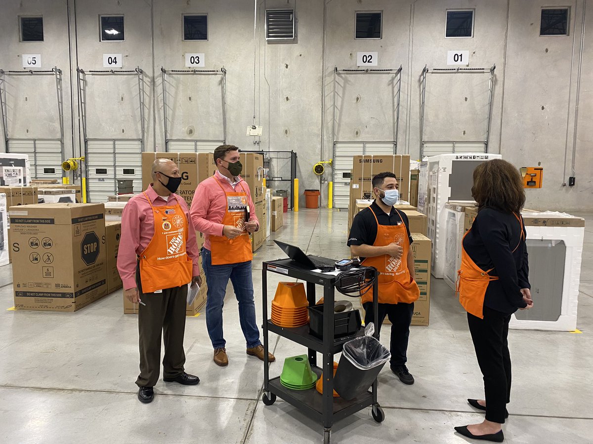 YoankyH's tweet image. Thank You to our VP @BacklinLisa and SDO @_ian_phelps for stopping by to engage and celebrate our associates at our San Antonio/ Pflugerville MDOs today. Great Job Art and Kip both buildings looked and felt great while Taking Care of Our Customers. @MarkQHolifield @StephSmithTHD