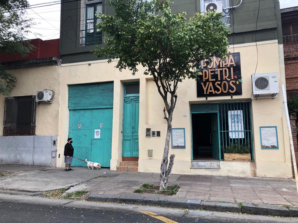 📌 Con el frente aún sin terminar, “Los Pompas” inauguraran un nuevo gran espacio teatral en Parque Patricios!
Luego de mucho esfuerzo y sostén colectivo, Los Pompapetriyasos inaugurarán el 30 de octubre un espacio nuevo con dos salas de teatro para 250 espectadores. Estaremos!