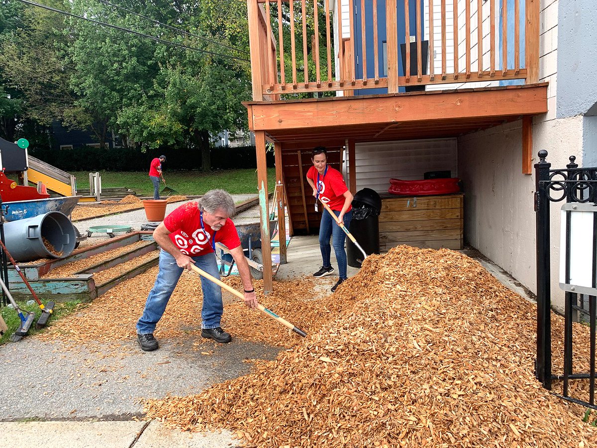 BGCDorchester's tweet image. BGCD was pleased to host a group of volunteers from @Target! In addition to making a contribution to BGCD, the volunteers placed fibar in playgrounds, added mulch to outdoors and painted the entrance. Thanks for your service! #R400Community #eglotch #GViencek13 #WeAreDorchester