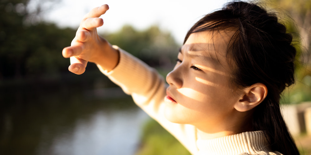 2020ImageEye's tweet photo. Bothered by bright light? If you're wondering why your eyes are so sensitive to light, find out what underlying health conditions could be to blame. #eyecare #photophobia #dryeyes #migraine #lightsensitivity

https://t.co/kn8JyEYIMT https://t.co/En65R2Nh4w