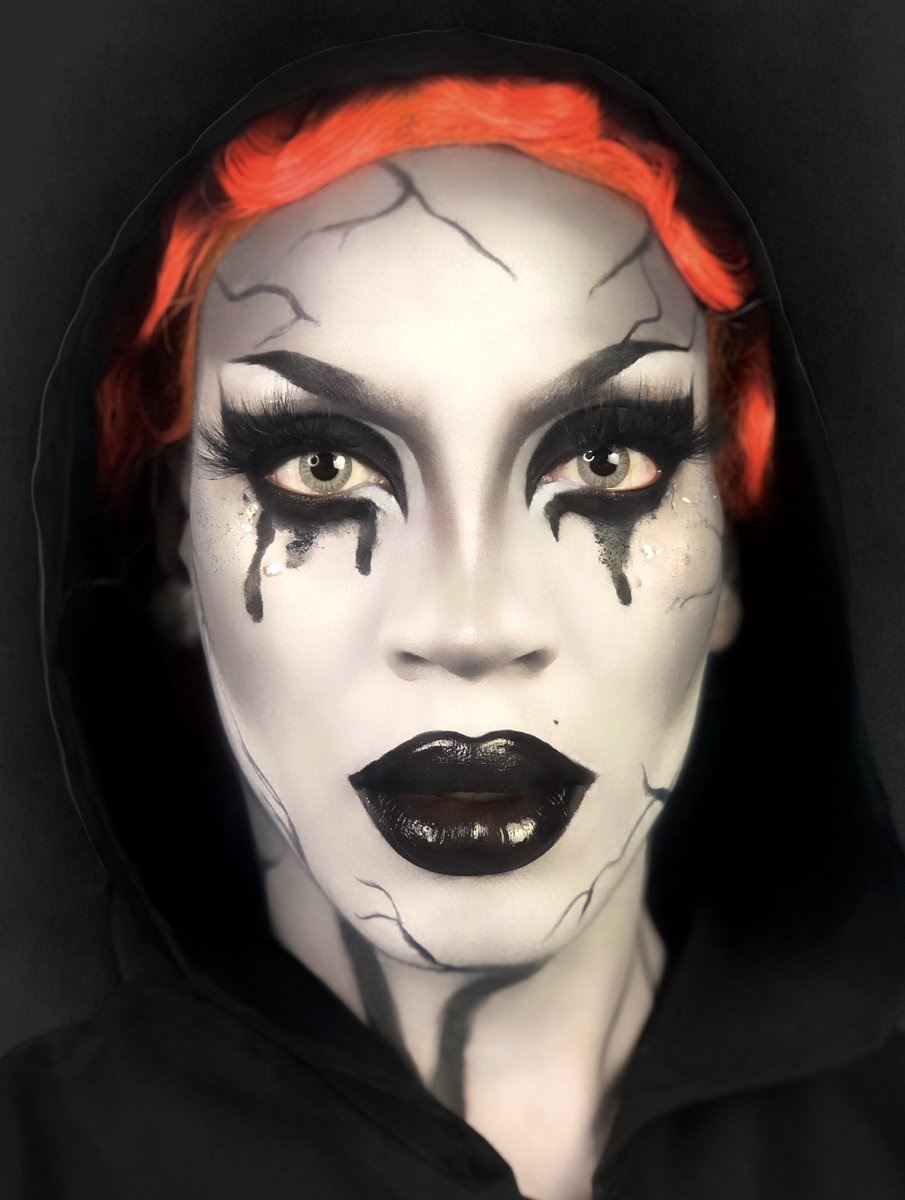 BerryDoll96's tweet photo. HAUNTED 👻

I can’t tell you what it meant to me, to be able to bring to life one of my creations and perform in it. Had the time of my life creating this look from head to toe 😊

Eyeshadow: @HipDotCosmetics Addams family palette in shades Bones, Ashes, &amp; Cauldron https://t.co/o59ImmoRuG