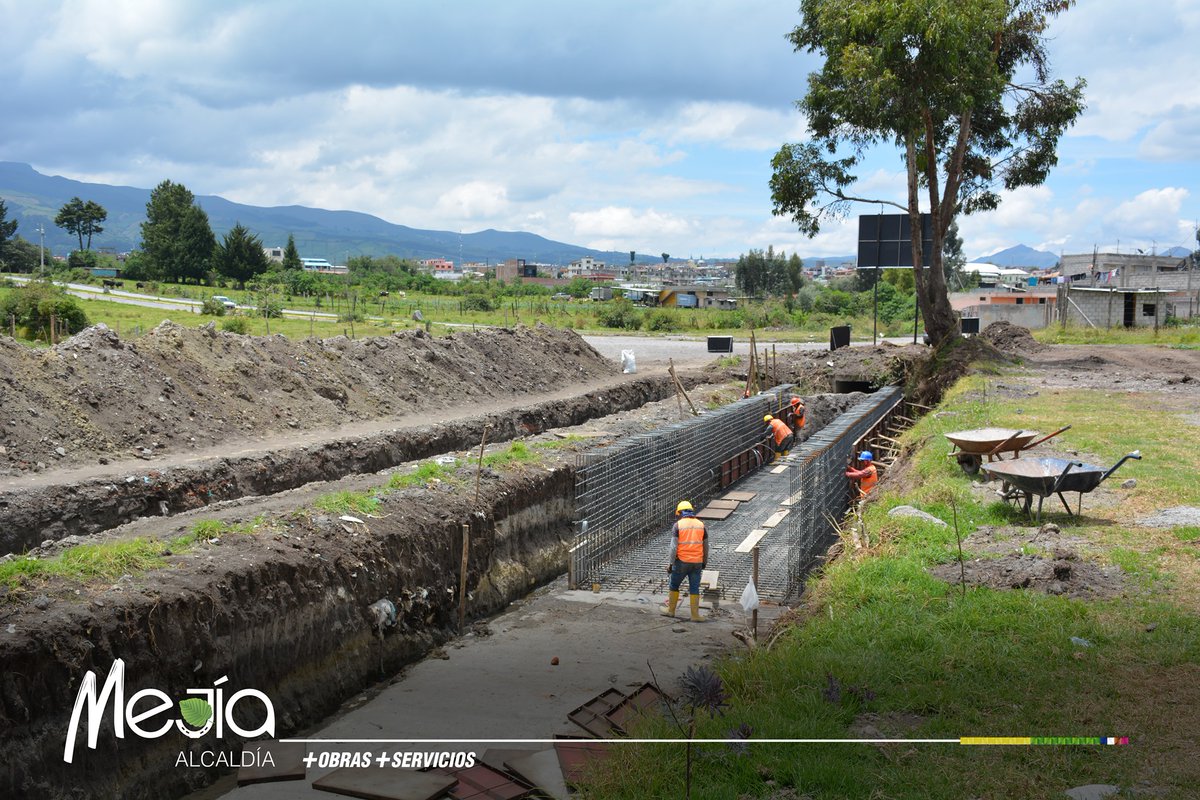 alcaldiademejia's tweet photo. 👷🏽| 👨👩👦《#AlServicioDeLaComunidad》
La @EpaaMejiaEP, realiza la colocación del encofrado para la fundición de la estructura para el embaulamiento de 111,50 metros de la quebrada #ElTimbo 🚧.
#ObrasQueTransformanMejía https://t.co/Xx1pR1tIeP