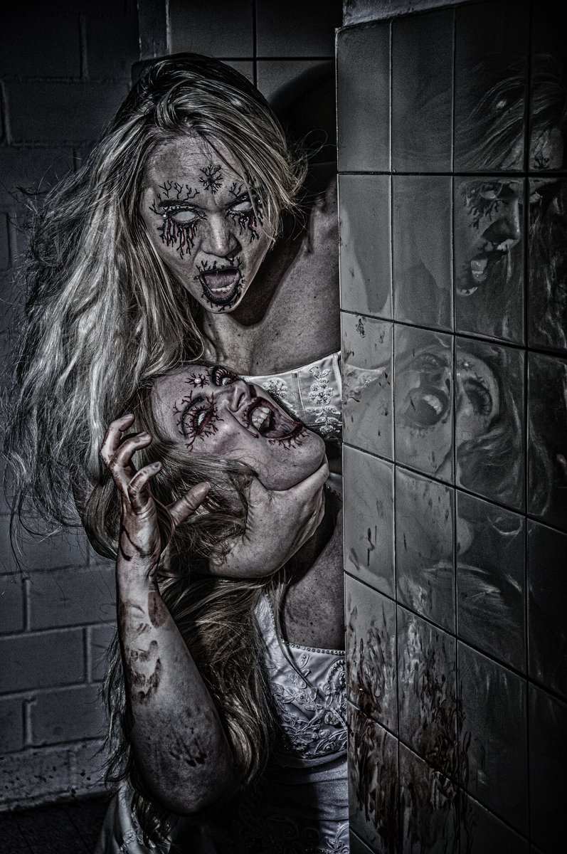 SarahFirework2's tweet photo. Zombie Brides ~
#Halloween #zombie #horrorshooting #horror #portraitphotography #creepy #curvymodel #curvygirl #girlgirl #hobbymodel 
Pic by @SaWe_Foto 
Make-up und Haare by @makeupbyjeshi https://t.co/jNxJgRgEUV