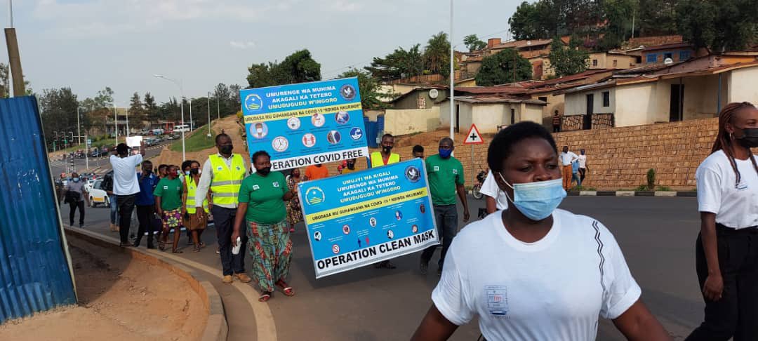 Teterocell's tweet photo. Uyu munsi mu @Teterocell @MuhimaRwanda muri gahunda ya #operationcovidfree habaye Ubukangurambaga mu rubyiruko, ahakozwe urugendo rwo gukangurira abaturage gukomeza kubahiriza amabwiriza yo kwirinda COVID-19.@gatjmv @RwandaLocalGov @CityofKigali @PudenceR @merardmp @UmutoniNadine https://t.co/7M4fSLE482
