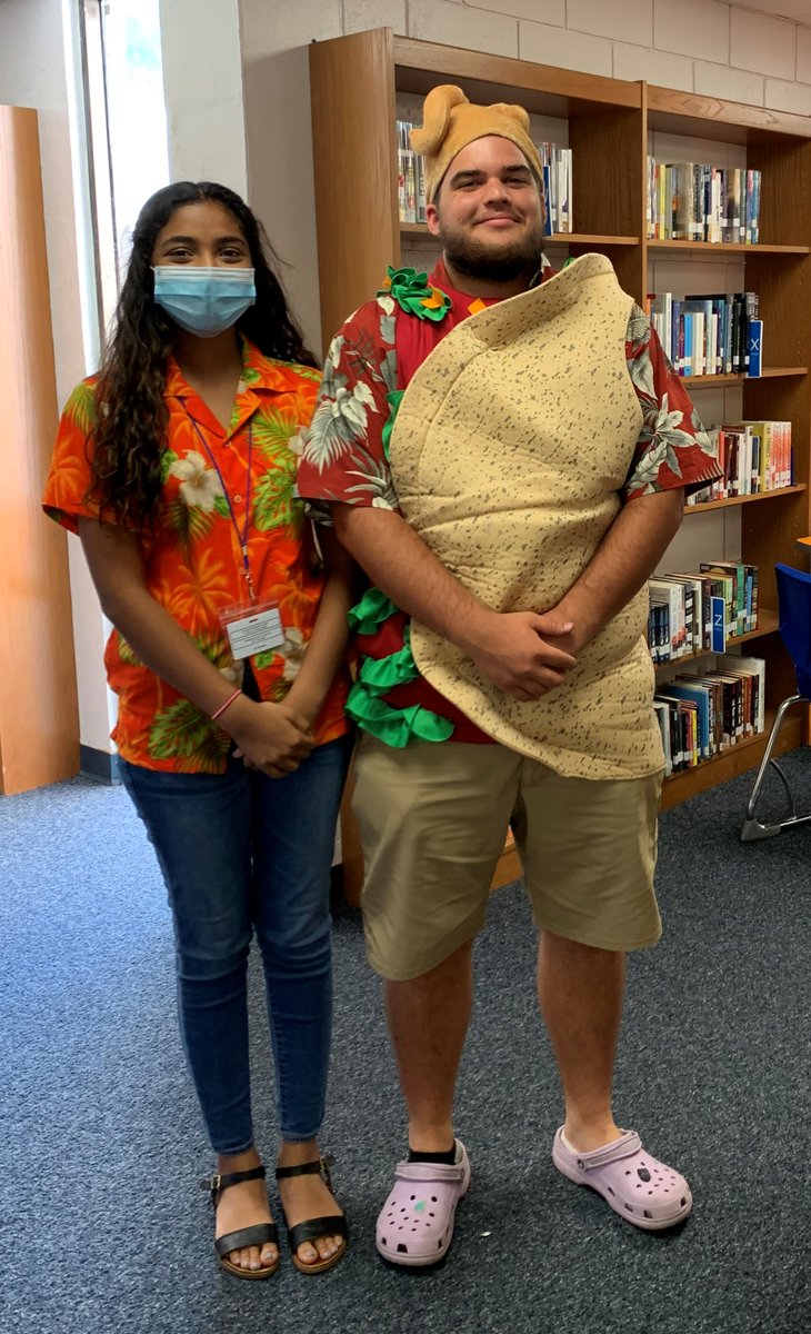 SehSeminoles's tweet photo. Homecoming Spirit Week Day 2 highlights - Tiki Tuesday! #WeManatee #MeetSoutheast https://t.co/EvnQvE3HkJ