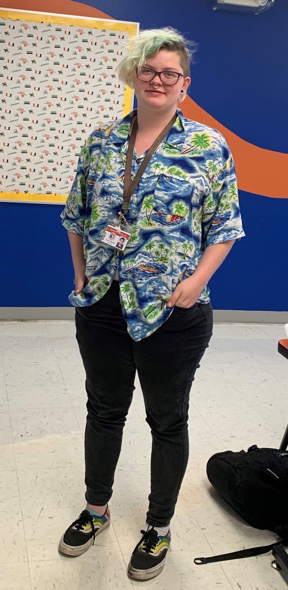 SehSeminoles's tweet photo. Homecoming Spirit Week Day 2 highlights - Tiki Tuesday! #WeManatee #MeetSoutheast https://t.co/EvnQvE3HkJ