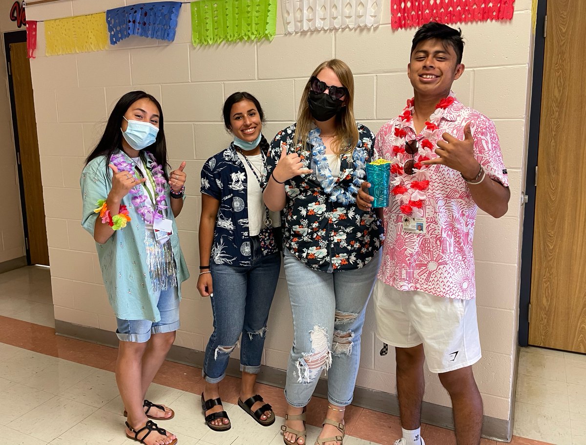 SehSeminoles's tweet photo. Homecoming Spirit Week Day 2 highlights - Tiki Tuesday! #WeManatee #MeetSoutheast https://t.co/EvnQvE3HkJ