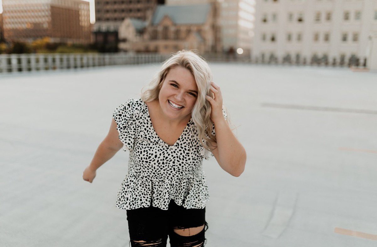 Happy 1️⃣8️⃣ Birthday to first year Maggie! We love your positivity and outgoing personality on and off the court! ❤️ Enjoy your day! Let’s all wish @maggiebreeling a Happy Birthday! 🎉🎈

#gomavs #maverickbirthday