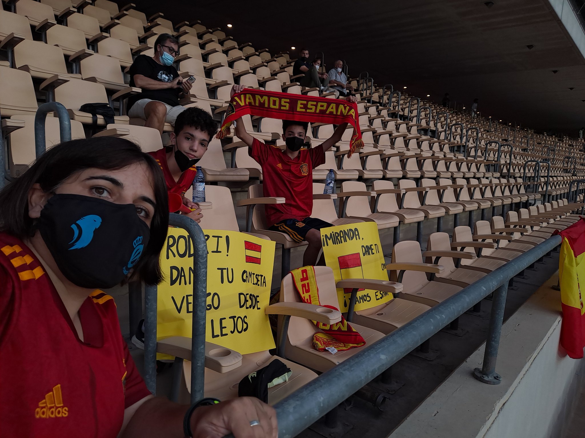 Selección Española de Fútbol on Twitter: "🚨 OFICIAL | ¡¡YA CONOCEMOS LA ALINEACIÓN CON LA QUE SALTA LA SUB-21!! 👥 Este es el once de Luis de la Fuente para el