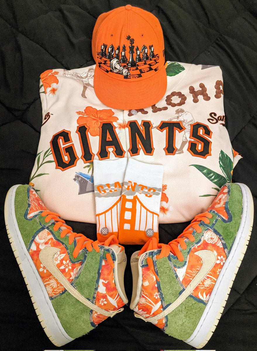 So here goes the #FOTD & #KOTD for the Game 4 Outfit. Wanted to have some fun with this one. LET'S GO GIANTS!!!!!! BEAT LA 

#ResilientSF #OrangeOctober #BeatLA #OrangeandBlack #BlackandOrange #SFGiants  #YourSneakersAreDope