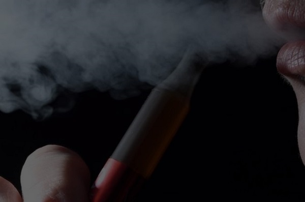 webdevalencia's tweet photo. Descubren 2.000 de sustancias químicas desconocidas en los cigarrillos electrónicos

https://t.co/2iMKYZRhP2 https://t.co/twtN3E5d3u