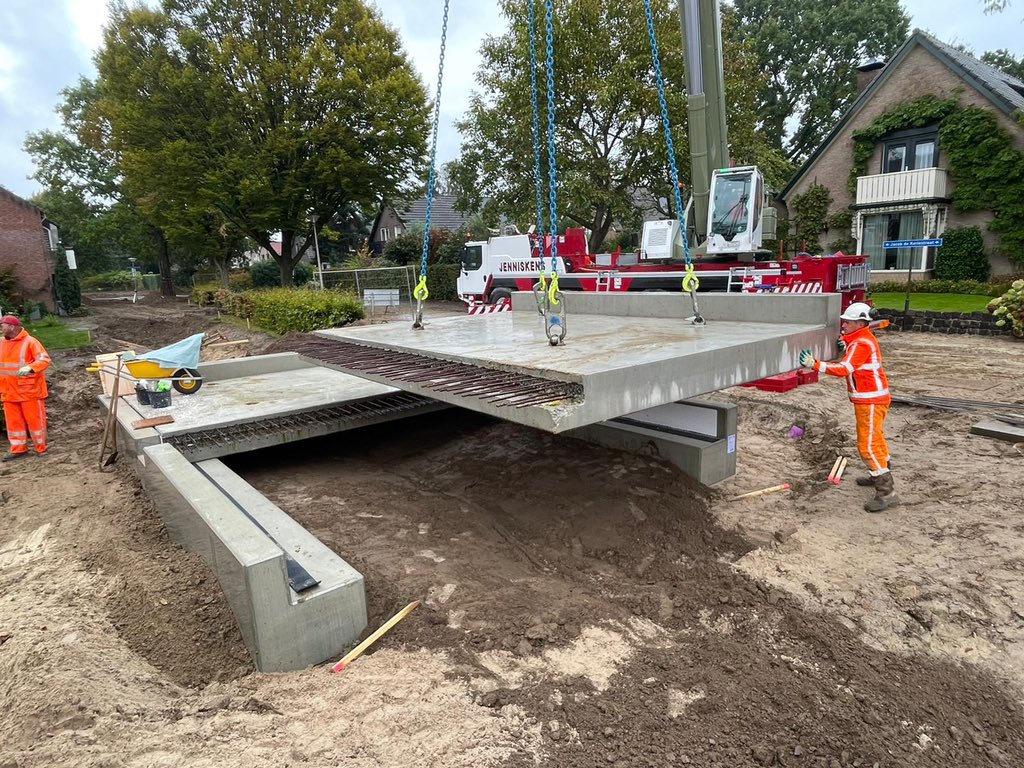 Vandaag in 1 dag 2 prefab bruggen gebouwd in opdracht van <a href="/Infrascoop_bv/">Infrascoop BV</a>