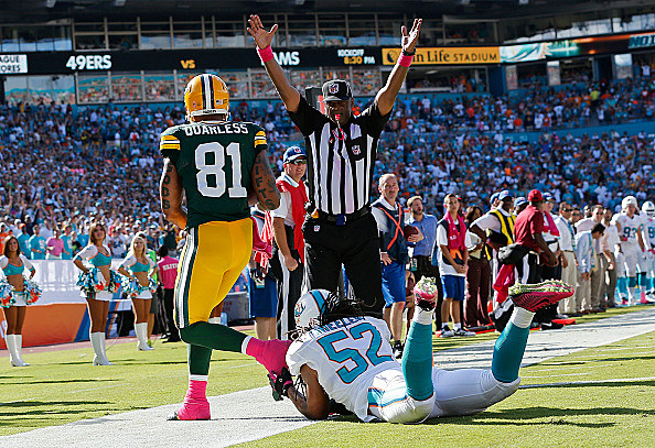 HistoricPackers's tweet photo. Today in 2014: Aaron Rodgers connects with Andrew Quarless on a four-yard TD with three seconds left to lift Packers to 27-24 win over Dolphins. One play earlier, Rodgers fools Miami with a fake spike and hits Davante Adams for a 12-yard completion to set up the winning play. https://t.co/a5kzMWM2Ro