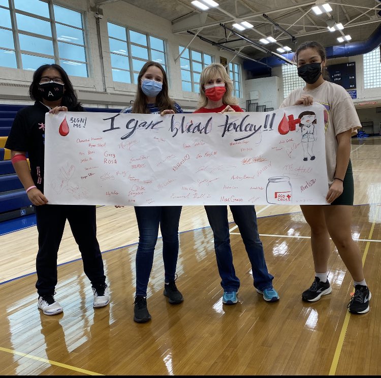 lisarose4413's tweet photo. Interact club volunteers and donated blood today #collsedu #chsonegoodthing https://t.co/dDhLlNAlQA