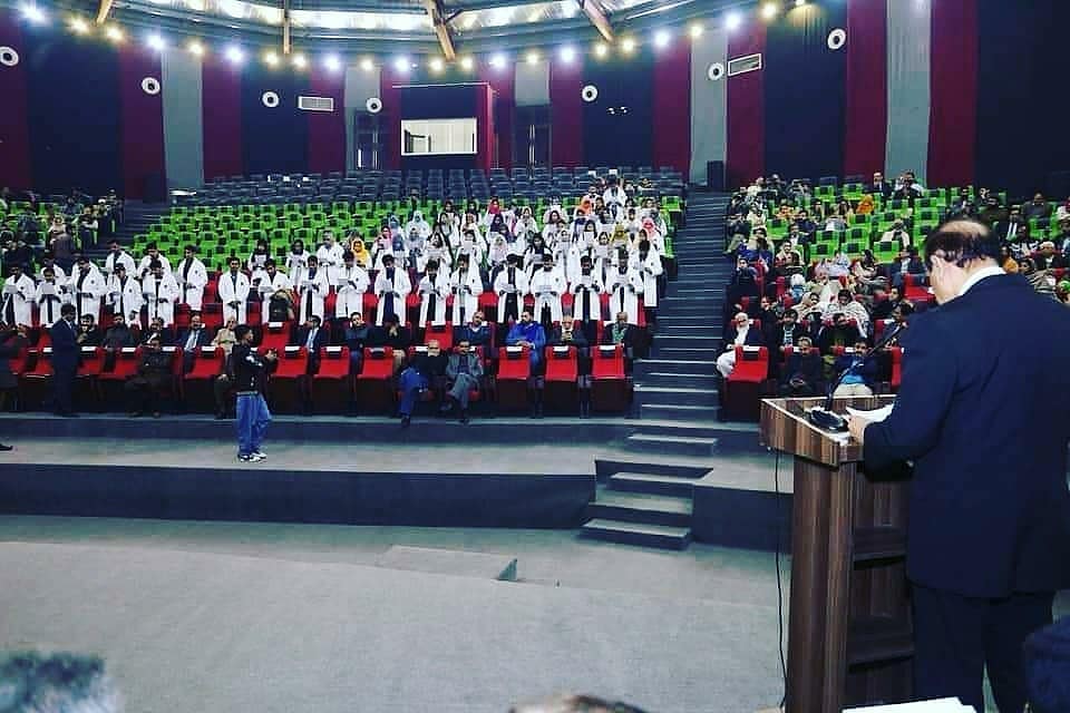 BamdcBeauties's tweet photo. #B5 white coat ceremony https://t.co/8vGOdRPNgr