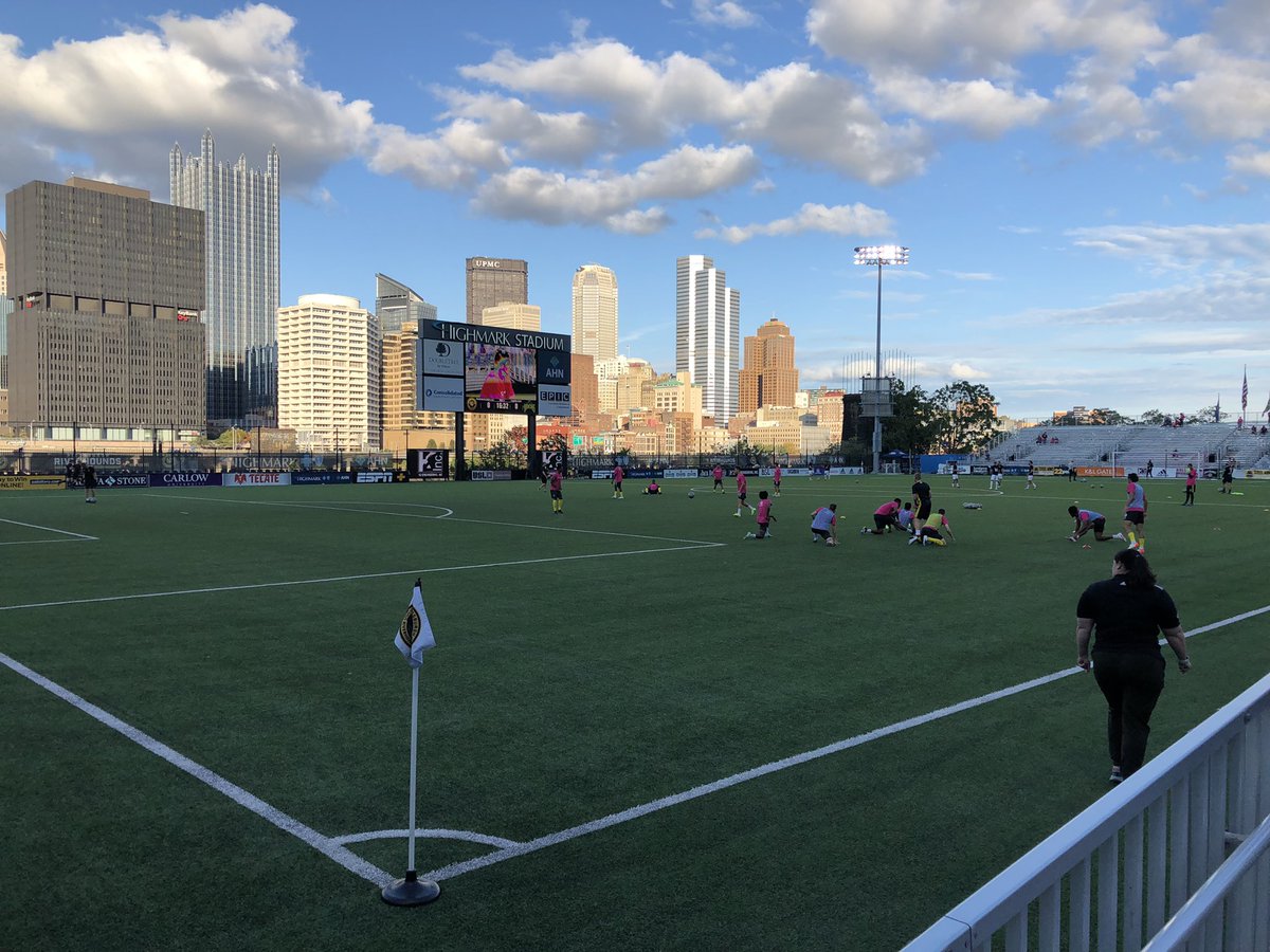 Our APD @MattJMillerMD delivered the game ball at the annual “Kick for Cancer” @RiverhoundsSC game this past Sunday.  This awesome event helps spread awareness and urges fans to get their mammogram. Go Hounds! @AHNtoday @Highmark #BCAM #endtheconfusion