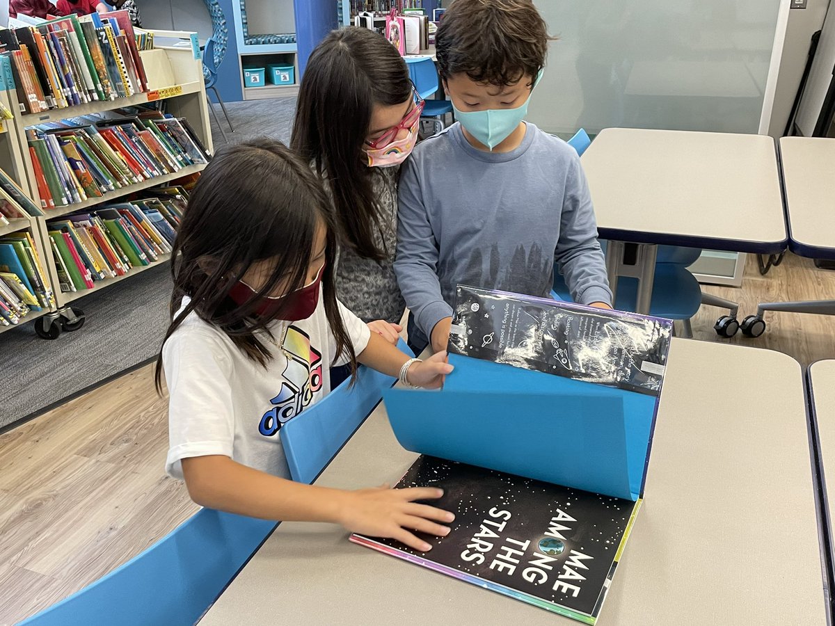 WildcatReader93's tweet image. Second graders are exploring our Innovation Center as they complete an explorer book hunt for #explorersweek! #fictionornonfiction? @CCSD93 @JRyboICin93 @MrsTracyWillard #WTandMe