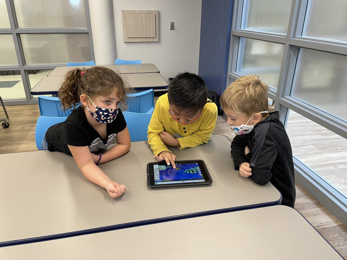WildcatReader93's tweet image. First graders used @Seesaw to find clues and search for a book in our Innovation Center. After finding their book, students took pictures of book parts and determined the genre. #explorersweek @CCSD93 @JRyboICin93 #WTandMe