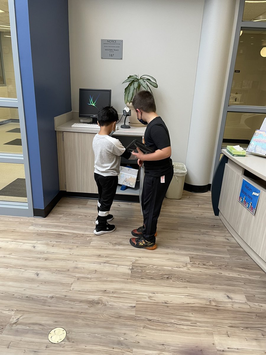 WildcatReader93's tweet image. First graders used @Seesaw to find clues and search for a book in our Innovation Center. After finding their book, students took pictures of book parts and determined the genre. #explorersweek @CCSD93 @JRyboICin93 #WTandMe