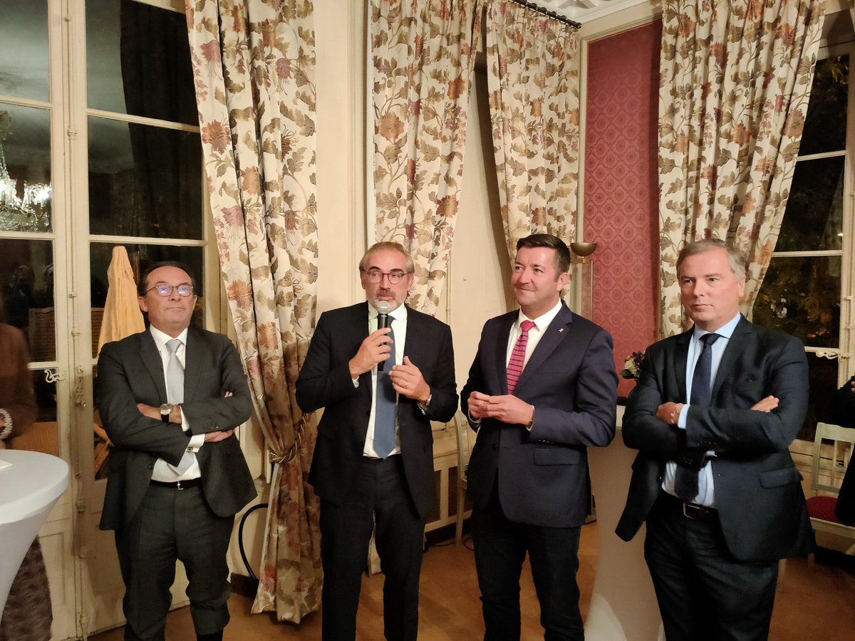 ClubdesLoges's tweet photo. Après une période compliquée sur le plan sanitaire et après les élections départementales et régionales, nous sommes très heureux de nous retrouver aussi nombreux ce soir pour une réunion de rentrée de notre club. @Arnaud_Pericard @KARLOLIVE @odelafr @pierre_bedier https://t.co/PYexC58nBF