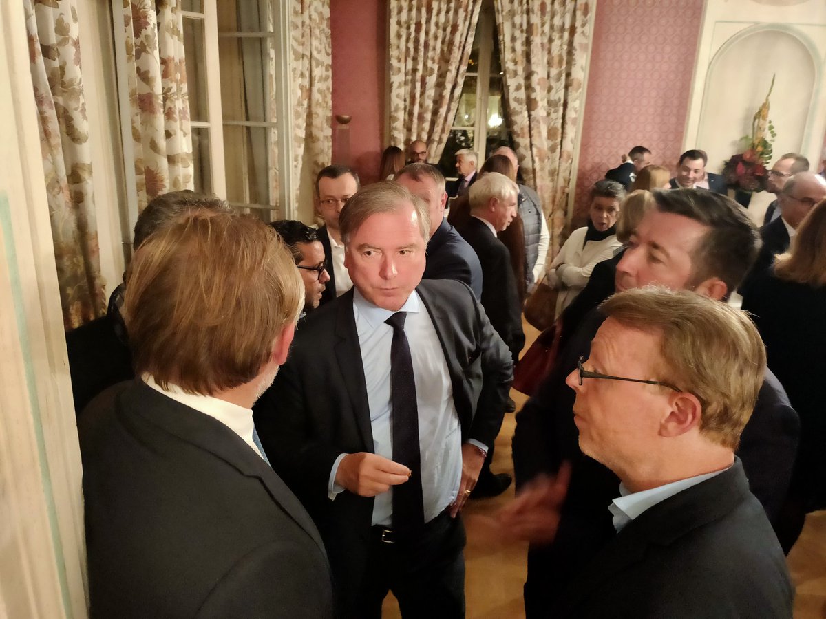 ClubdesLoges's tweet photo. Après une période compliquée sur le plan sanitaire et après les élections départementales et régionales, nous sommes très heureux de nous retrouver aussi nombreux ce soir pour une réunion de rentrée de notre club. @Arnaud_Pericard @KARLOLIVE @odelafr @pierre_bedier https://t.co/PYexC58nBF