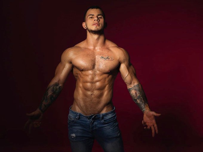 1 pic. Live with DILAN
??https://t.co/AmKPhbHkWR https://t.co/23U3mPuGnv
