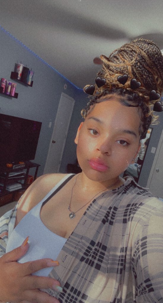 tavylashay's tweet image. 