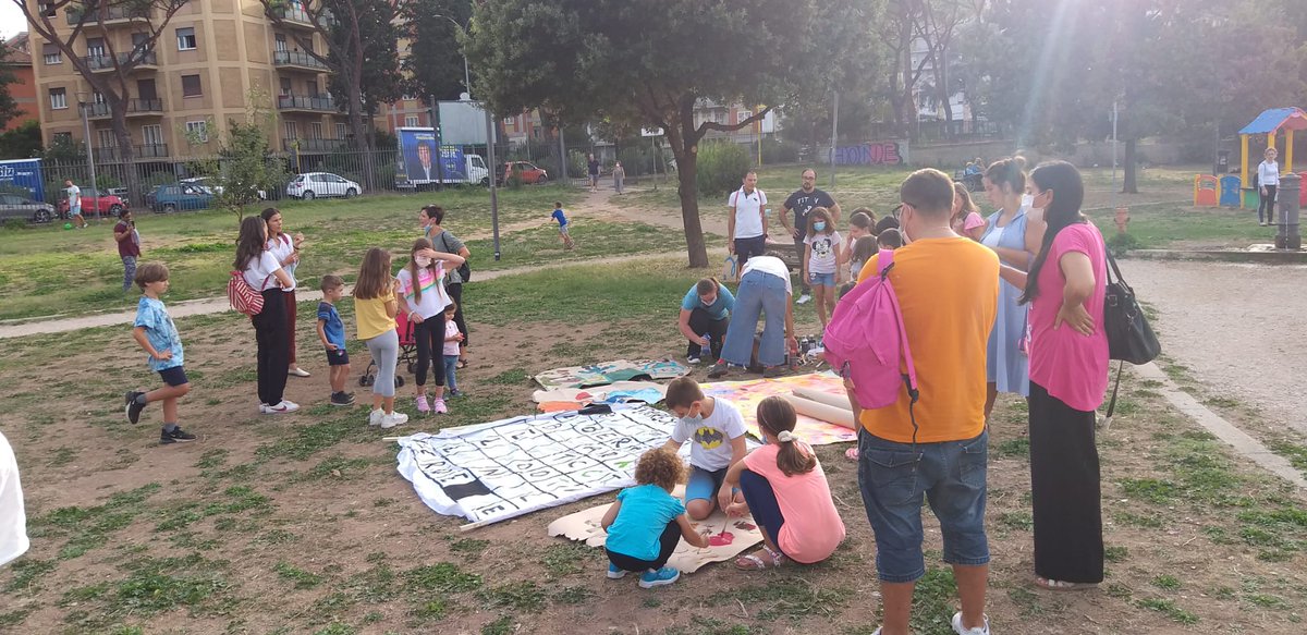 _Cooperactiva1's tweet photo. We believe in the social participation's importance and a valid cultural offer. Neighborhoods aren't empty and desolated structures, they are shaped by the people who live there.
We try to return the sensitivity that is already there.

Some photos of our September events! https://t.co/mBYmtKo0QE