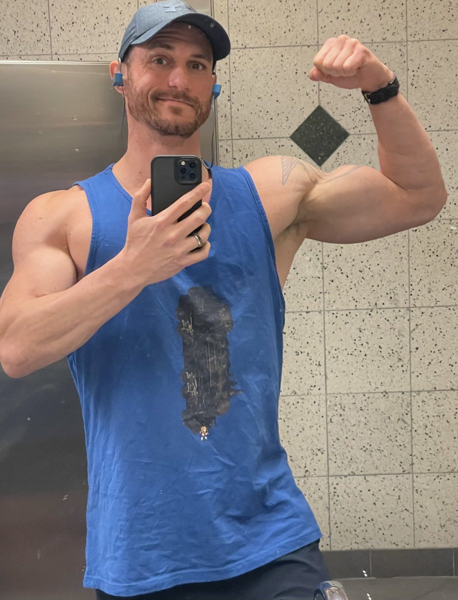 FairyGodHimbo's tweet photo. Checking in for #PullDay! Sporting what’s got to be my goals for 2022. Build enough muscle to suplex a train💪🏻. LIKE. YA. DO. #goals #Sabin #FFVI #PhantomTrain https://t.co/wyAAufLarI